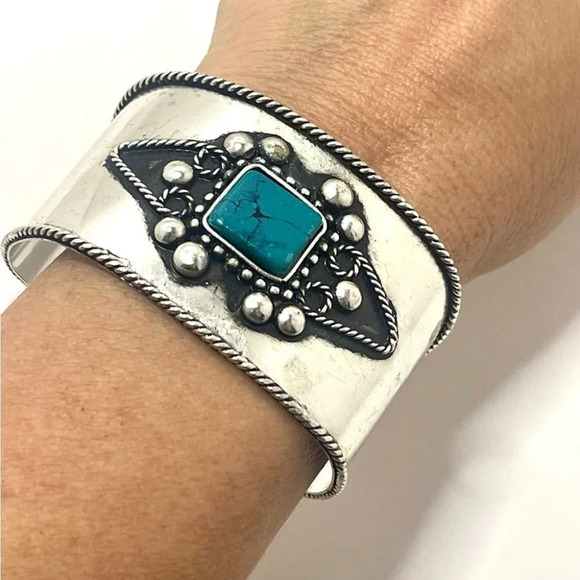Charlie Paige Gorgeous Silver and Turquoise Cuff Bracelet - Picture 2 of 6